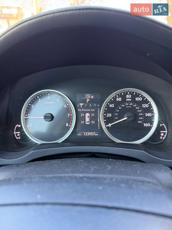 Седан Lexus IS 2016 в Здолбуніві