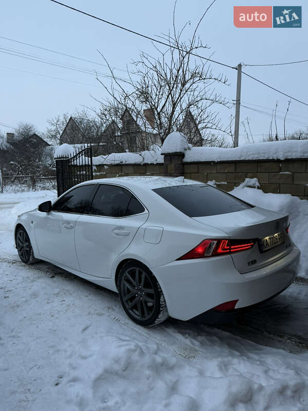 Седан Lexus IS 2015 в Ровно