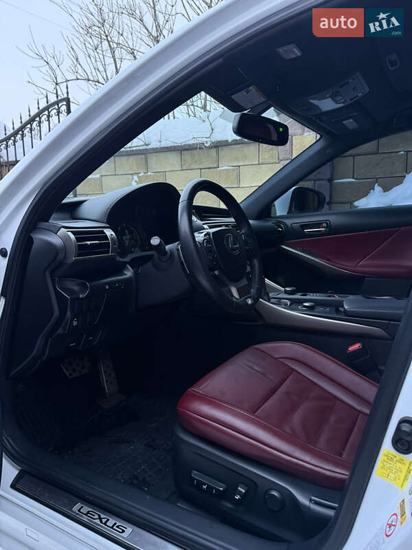 Седан Lexus IS 2015 в Ровно