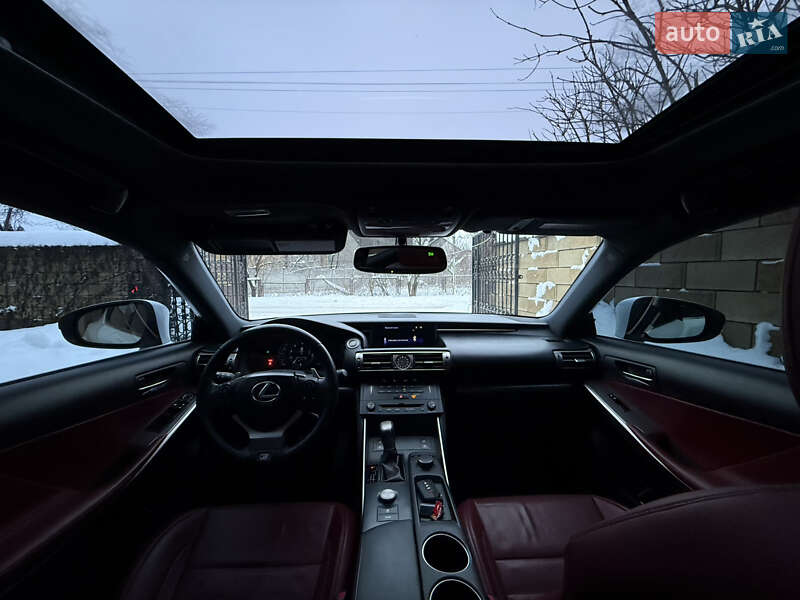Седан Lexus IS 2015 в Ровно