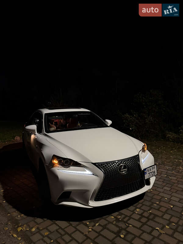 Седан Lexus IS 2015 в Ровно