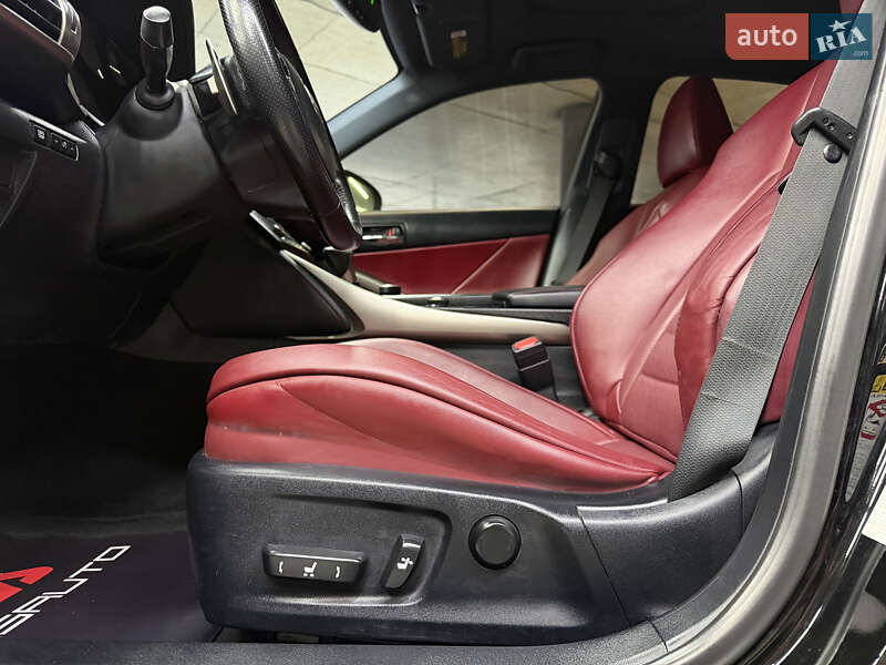 Седан Lexus IS 2015 в Одесі