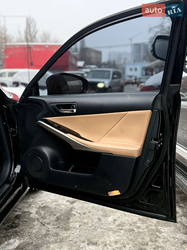 Седан Lexus IS 2015 в Киеве
