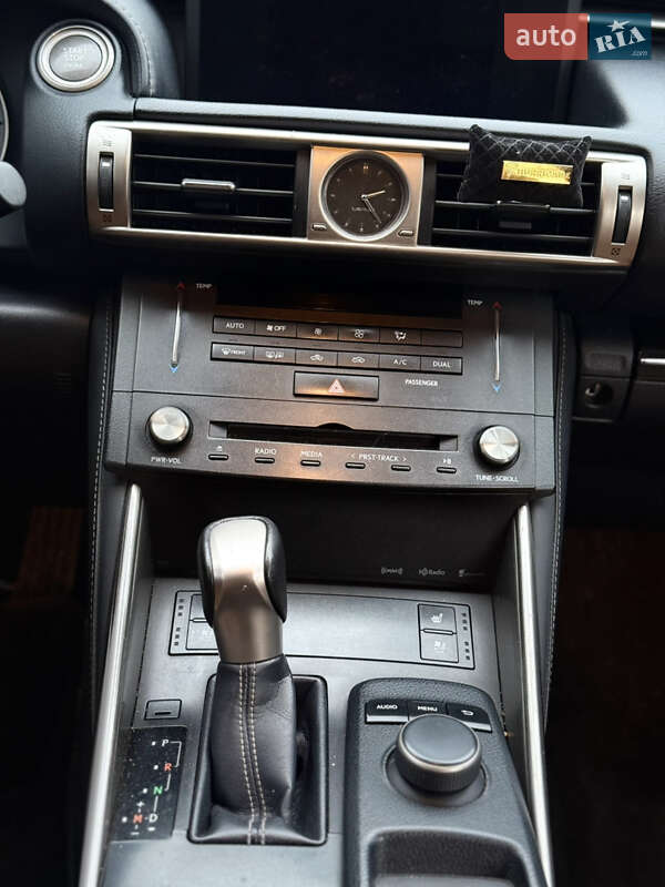 Седан Lexus IS 2015 в Киеве