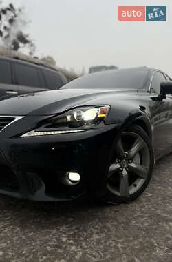 Седан Lexus IS 2015 в Киеве