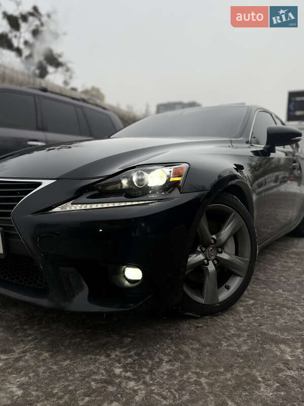 Седан Lexus IS 2015 в Киеве