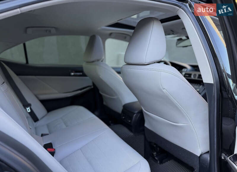 Седан Lexus IS 2016 в Одессе