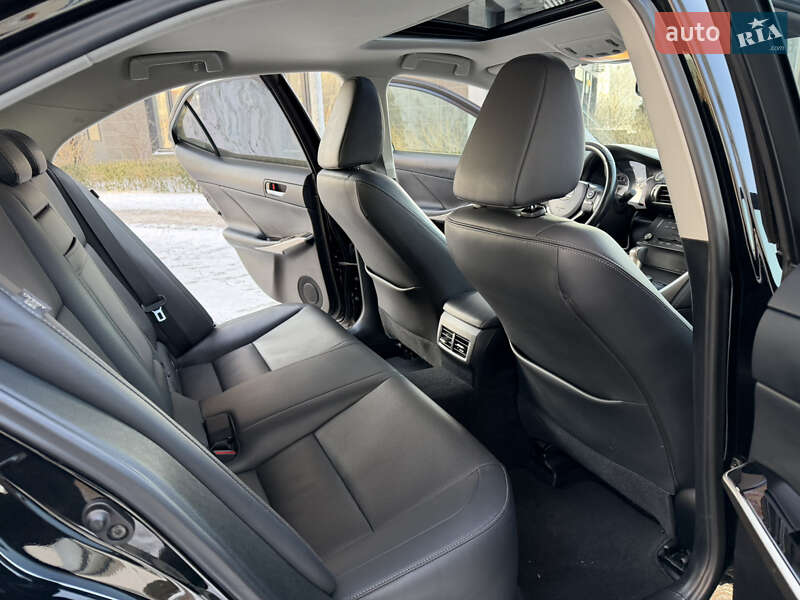 Седан Lexus IS 2015 в Киеве фото 21 Седан Lexus IS 2015 в Киеве