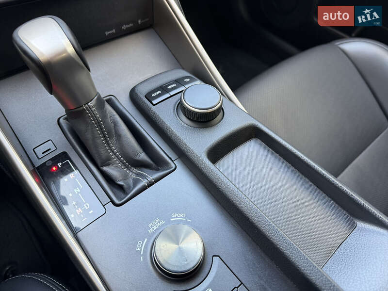 Седан Lexus IS 2015 в Киеве фото 32 Седан Lexus IS 2015 в Киеве