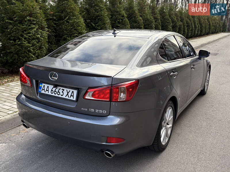 Седан Lexus IS 2012 в Львове