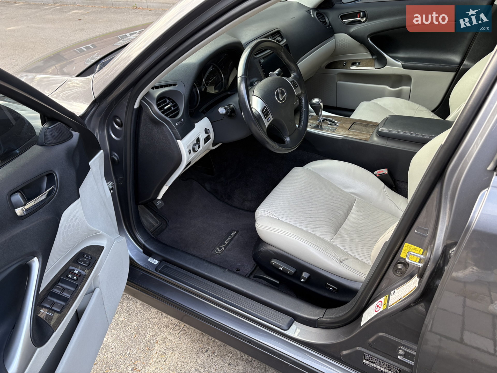 2012 Lexus IS - мініатюра 12