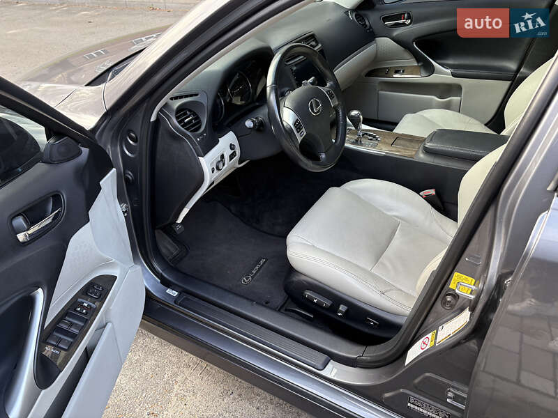 Седан Lexus IS 2012 в Львове