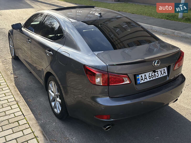 Седан Lexus IS 2012 в Львове