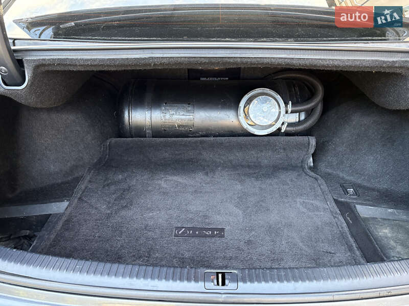 Седан Lexus IS 2012 в Львове