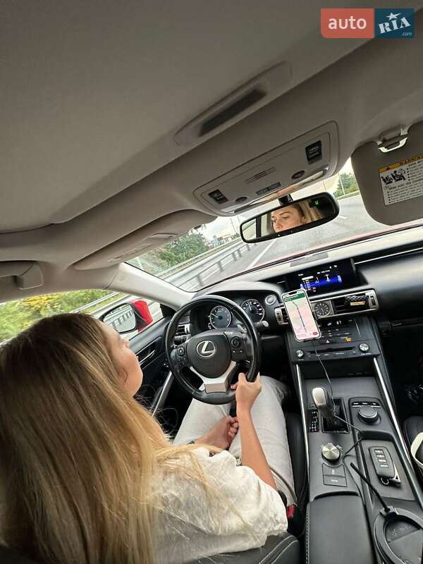 Седан Lexus IS 2015 в Киеве