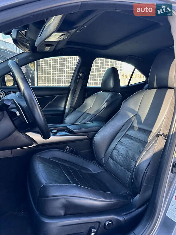 Седан Lexus IS 2015 в Луцке