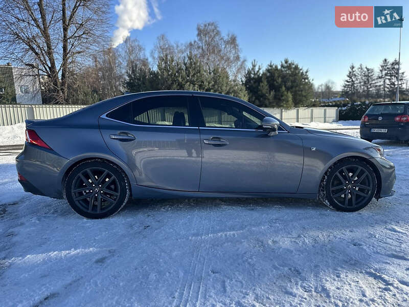 Седан Lexus IS 2015 в Луцке