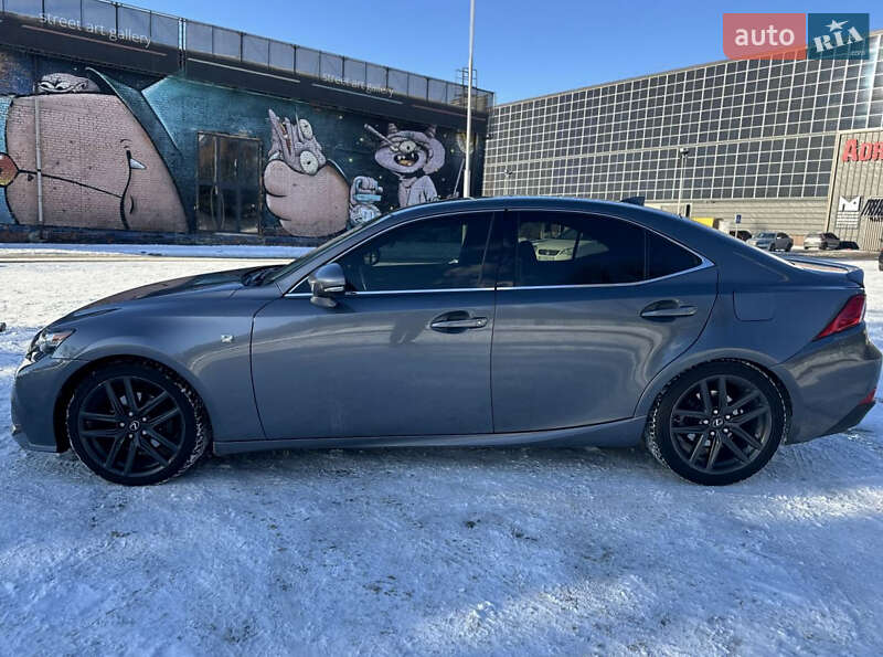 Седан Lexus IS 2015 в Луцке