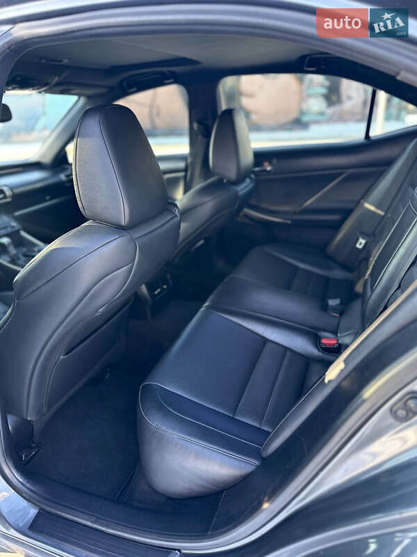 Седан Lexus IS 2015 в Луцке