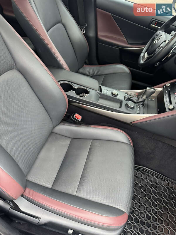 Седан Lexus IS 2016 в Києві фото 25 Седан Lexus IS 2016 в Києві