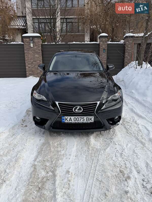 Lexus IS 2016