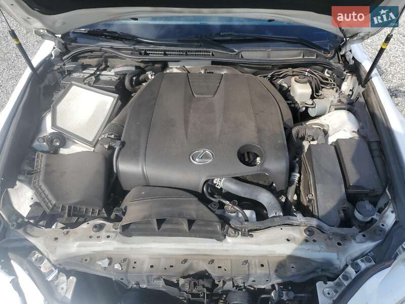 Седан Lexus IS 2014 в Львове