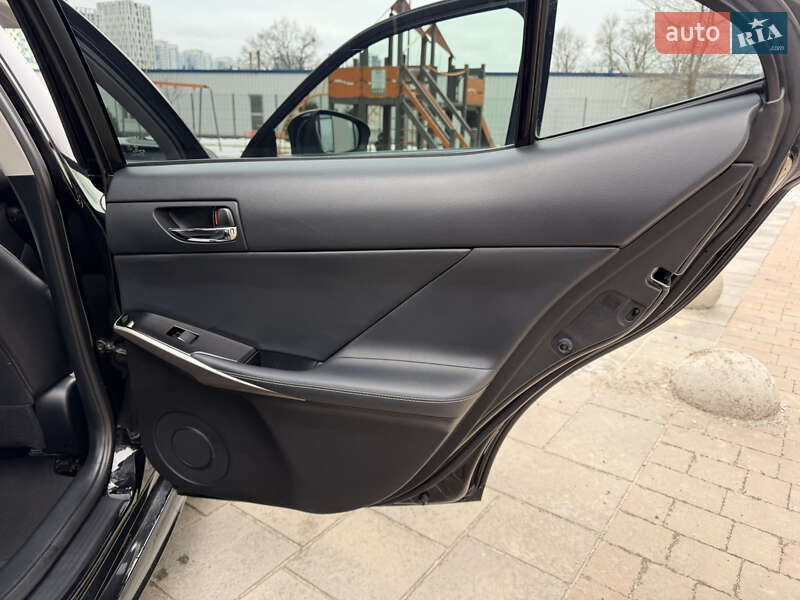Седан Lexus IS 2015 в Киеве фото 20 Седан Lexus IS 2015 в Киеве