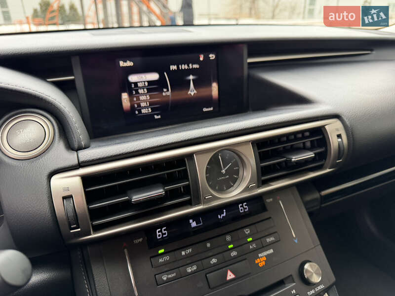 Седан Lexus IS 2015 в Киеве фото 36 Седан Lexus IS 2015 в Киеве