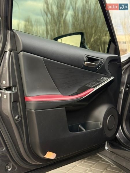 Седан Lexus IS 2023 в Одесі