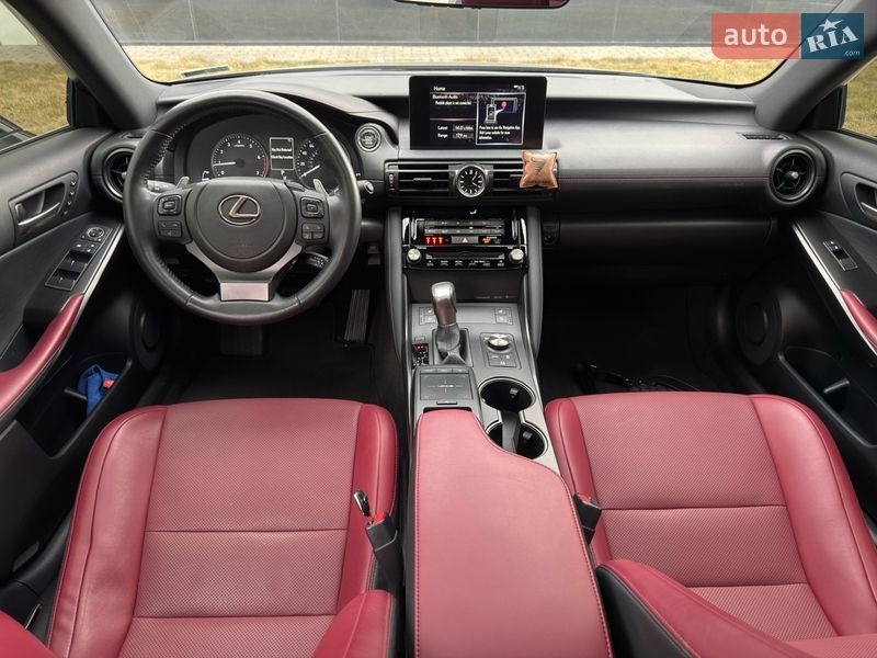 Седан Lexus IS 2023 в Одесі