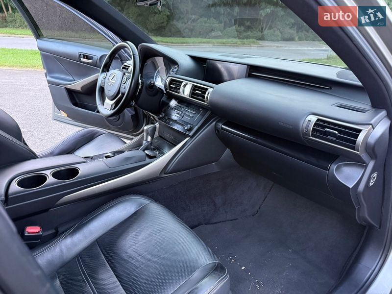 Седан Lexus IS 2014 в Львове