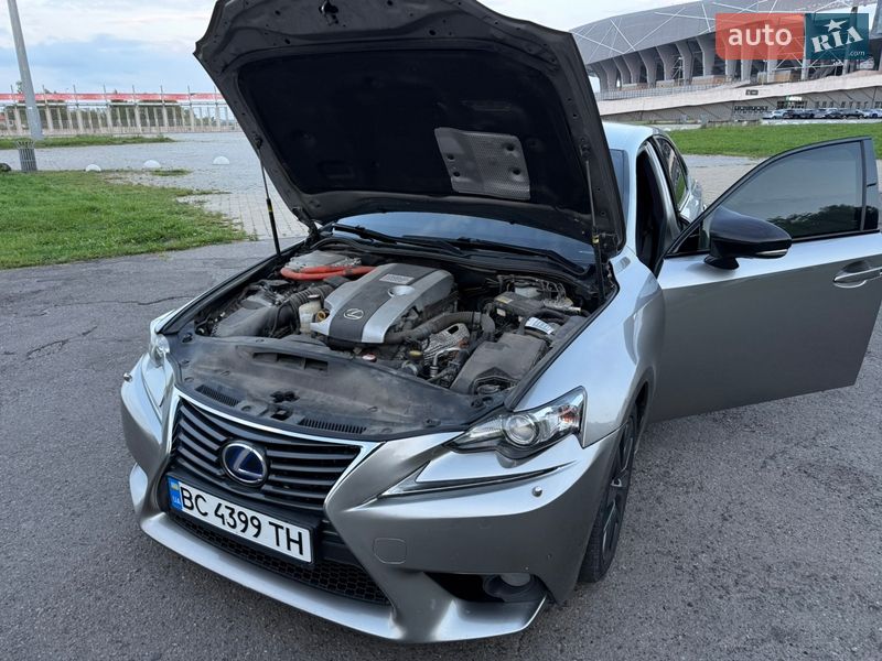 Седан Lexus IS 2014 в Львове