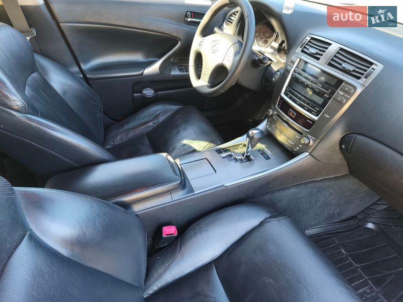 Седан Lexus IS 2008 в Полтаві
