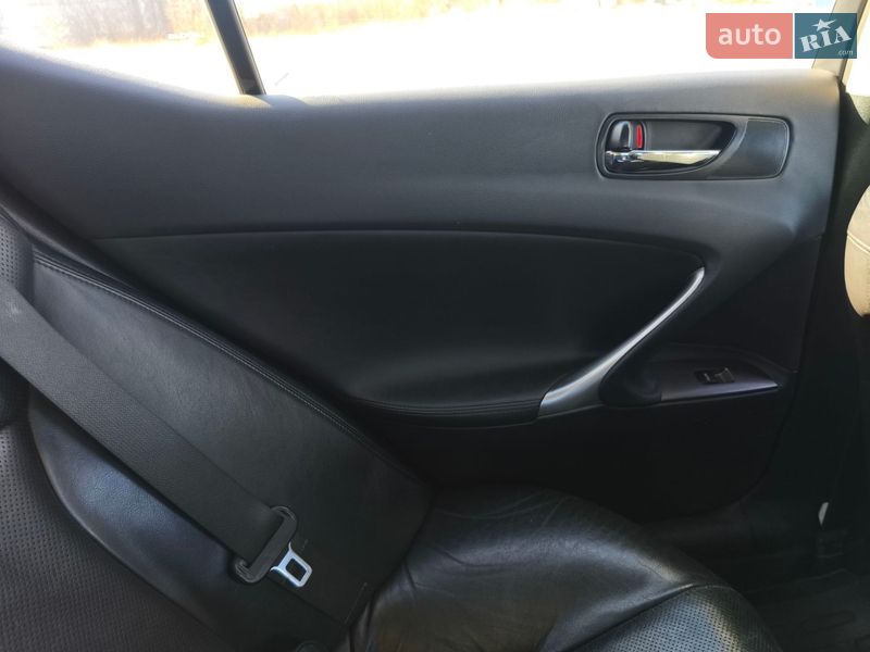 Седан Lexus IS 2008 в Полтаві