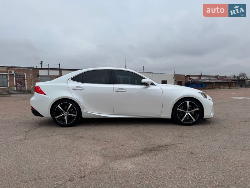 Седан Lexus IS 2016 в Киеве