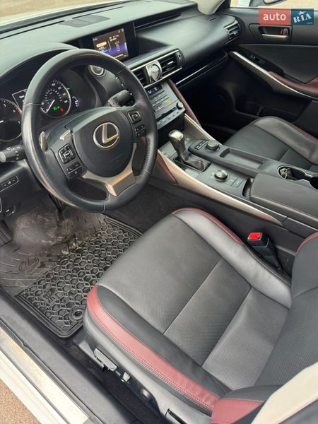 Седан Lexus IS 2016 в Киеве