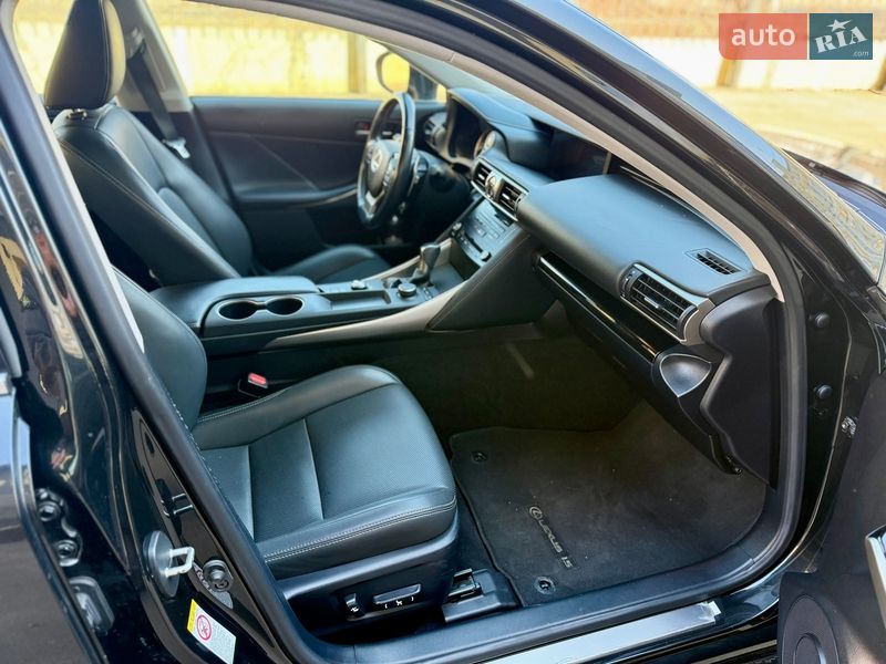 Седан Lexus IS 2018 в Киеве