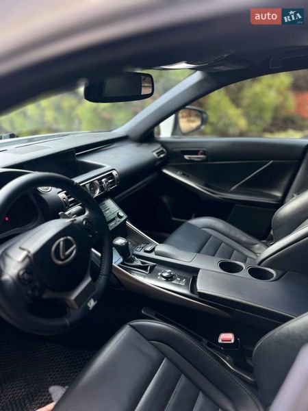 Седан Lexus IS 2014 в Днепре