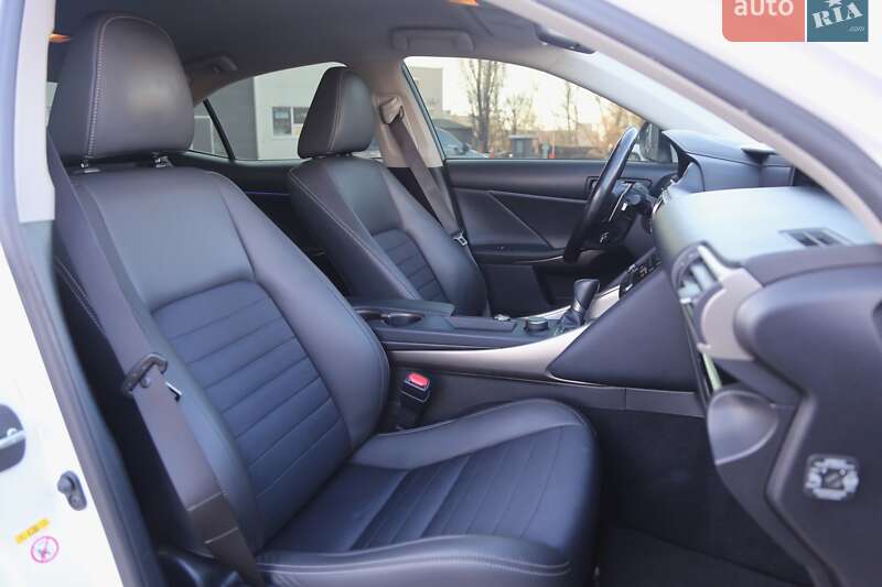 Седан Lexus IS 2017 в Киеве