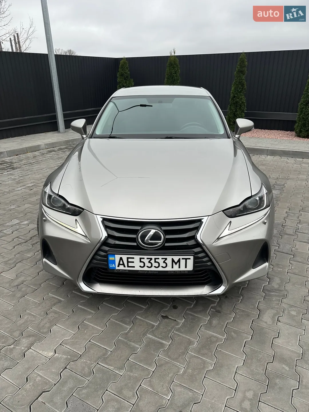 2017 Lexus IS - мініатюра 2