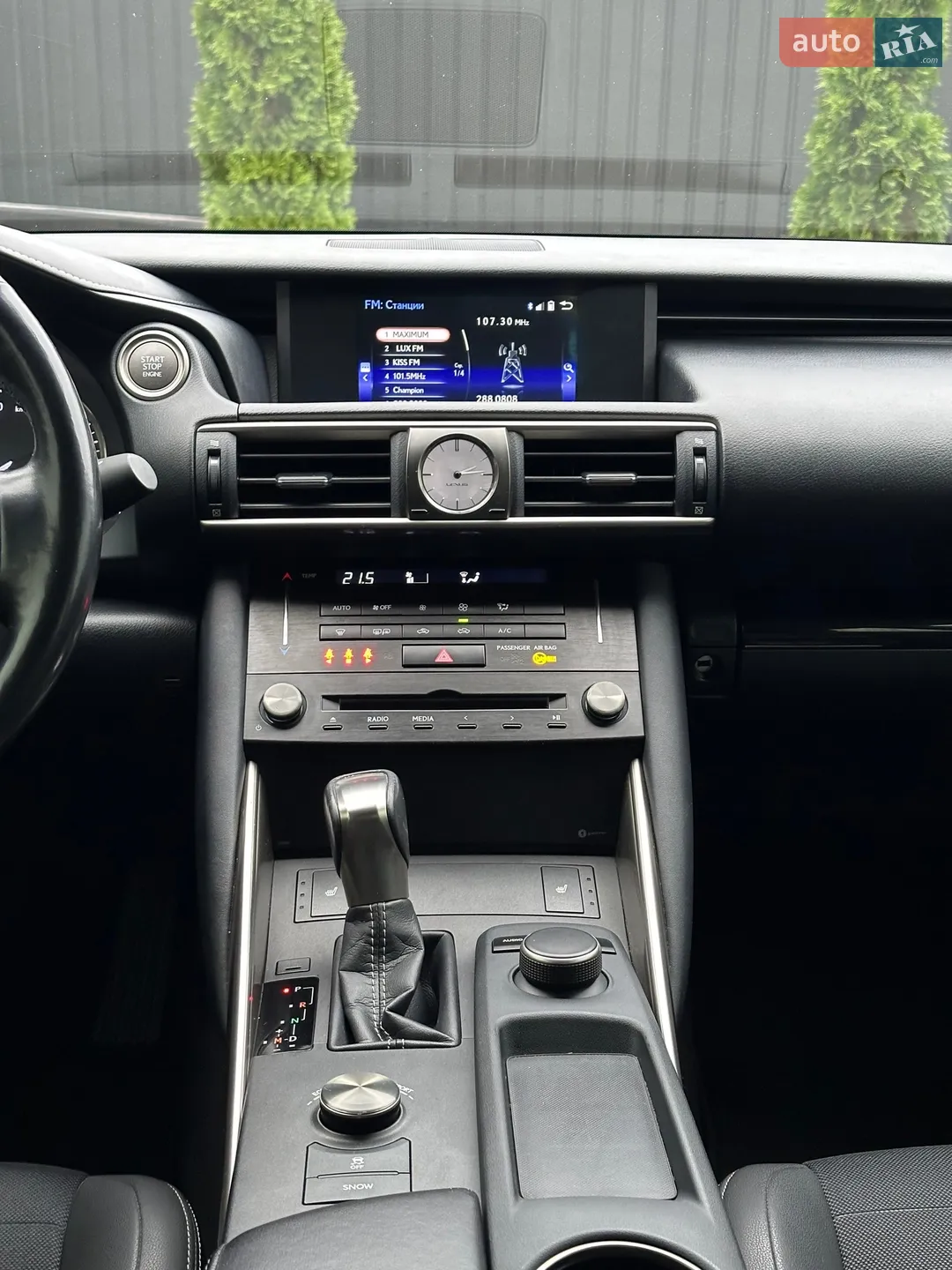 2017 Lexus IS - мініатюра 19