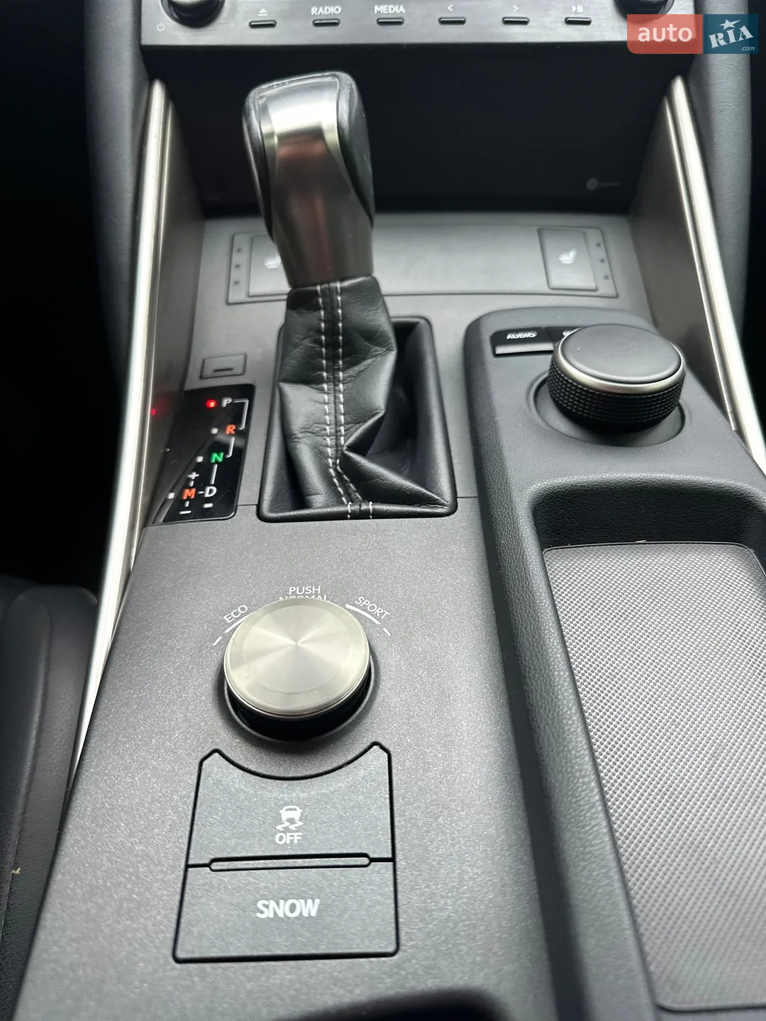 2017 Lexus IS - мініатюра 28