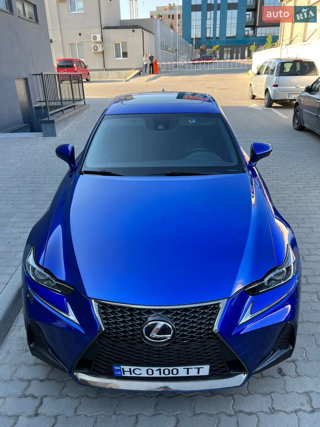 2017 Lexus IS - мініатюра 2