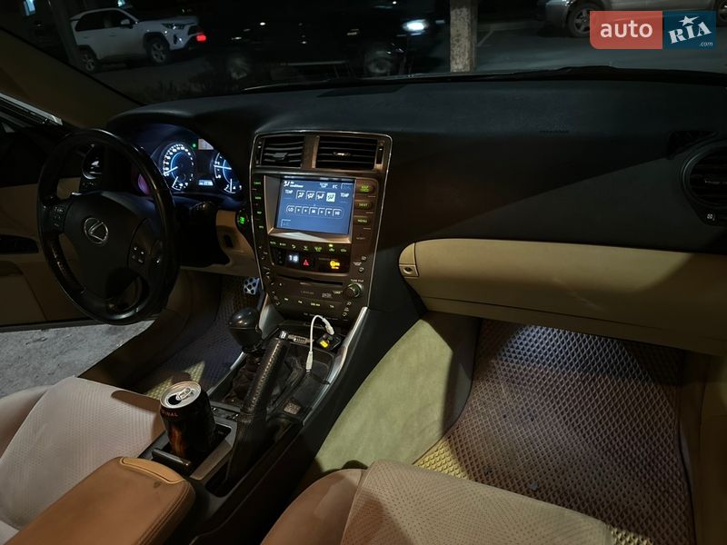 Седан Lexus IS 2006 в Виннице