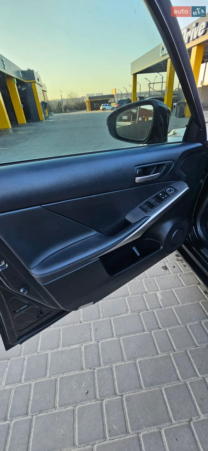 2020 Lexus IS - мініатюра 22
