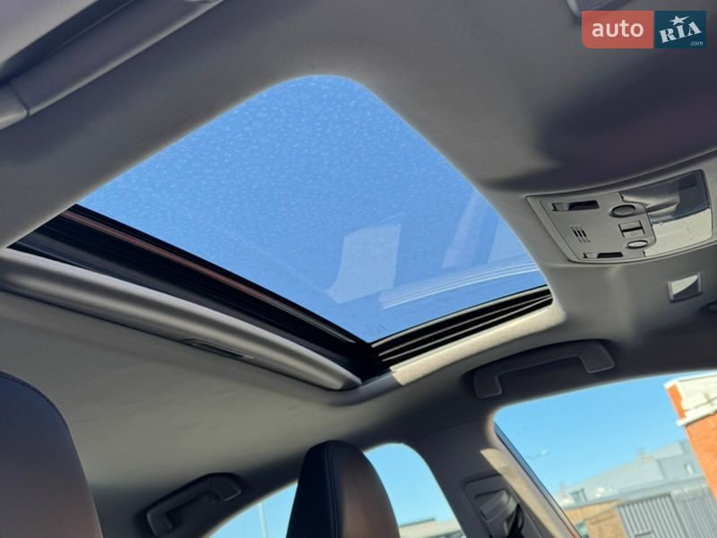 Седан Lexus IS 2016 в Киеве фото 10 Седан Lexus IS 2016 в Киеве