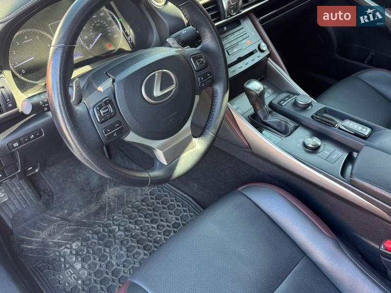 Седан Lexus IS 2016 в Киеве фото 25 Седан Lexus IS 2016 в Киеве
