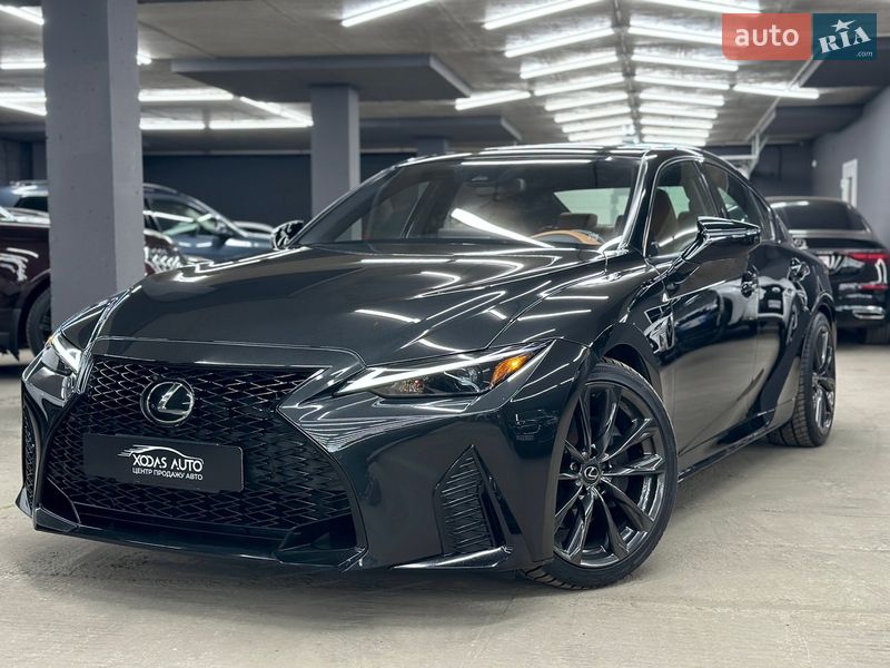 Lexus IS 2023