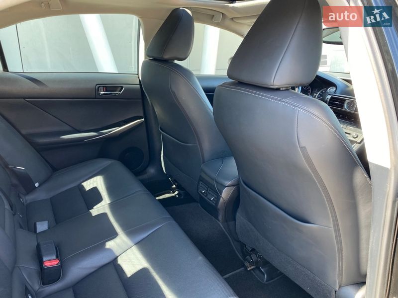 Седан Lexus IS 2016 в Києві