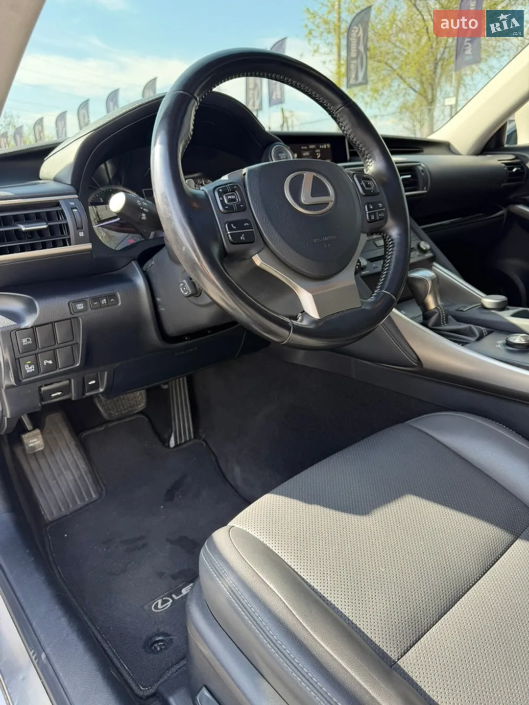 2019 Lexus IS - мініатюра 23